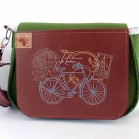 Handtaschen Umhängetaschen Schultertaschen Crossbag aus grünem Wollfilz Tasche mit Stickerei Wechselklappe wandelbar Bild 2