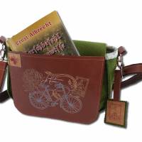 Handtaschen Umhängetaschen Schultertaschen Crossbag aus grünem Wollfilz Tasche mit Stickerei Wechselklappe wandelbar Bild 3