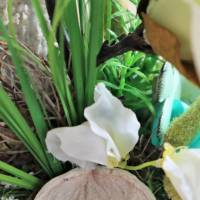 Frühlingsdeko, Tischgesteck, weiß silberfarben, mit Magnolie Bild 4