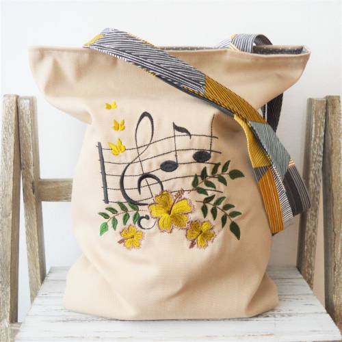 Stickdatei Musik Noten mit Hibiskusblüten verschiedene Größen