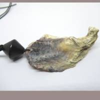 Muschelkette mit schwarzer Holzperle am Lederband,  Muschelschmuck mit Meerliebe Bild 6