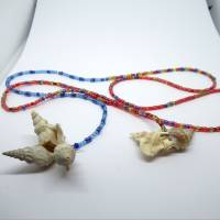 Lange bunte Halskette mit Miniperlen und echten Muscheln zum Knoten, maritimer Look für Naturliebhaberinnen Bild 7