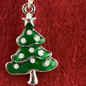 silberfarbenes, grünes Weihnachtsbäumchen * Tannenbaum * Weihnachtsbaumohrringe * Weihnachtsohrringe * Hängeohrringe * C Bild 3