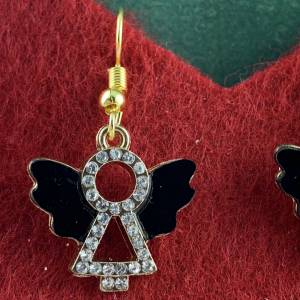 goldfarbener Engel mit schwarzen Flügeln und Glitzersteinchen Weihnachtsohrringe * Hängeohrringe * Winterohrringe * Ange Bild 4