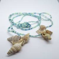 Lange bunte Halskette mit Miniperlen und echten Muscheln zum Knoten, maritimer Look für Naturliebhaberinnen Bild 2