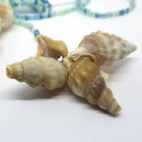 Lange bunte Halskette mit Miniperlen und echten Muscheln zum Knoten, maritimer Look für Naturliebhaberinnen Bild 9