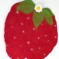 Topflappen in Form von Erdbeeren, Topflappen aus Filz, Geschenkidee für die Küche, Topfuntersetzer Erdbeere, Bild 1