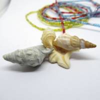 Lange bunte Halskette mit Miniperlen und echten Muscheln zum Knoten, maritimer Look für Naturliebhaberinnen Bild 7