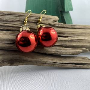 2cm, glänzende, rote Weihnachtskugel-Ohrringe "X-Mas" aus Glas * Weihnachtsohrringe * Weihnachtskugelohrringe * Bild 6