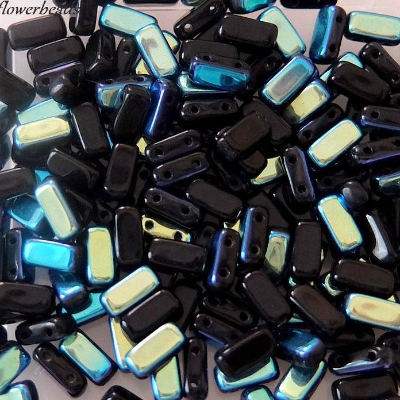 40 Glasperlen rechteckig mit zwei Fädellöchern -schwarz AB