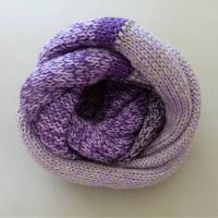 Schlauchschal violett und lila mit grau in hell und dunke, Schicker Loopschal, Mehrfach-Loop, mit der Hand gestrickt, Bild 1