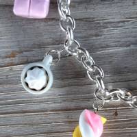 Bettelarmband mit modellierten Charms in rosa aus Fimo Polymer clay Kekse Cookies Bild 4