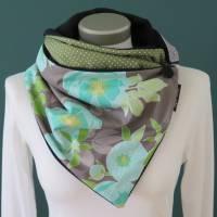 Wickelschal mit Knopf Blumen grau grün Damen  Patchwork Fleece warmer Schal Knopfschal Bild 1