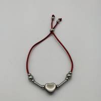 Leder-Armband in rot silber, mit Herz und Perlen aus Edelstahl, 26cm lang variabel Bild 1