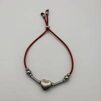 Leder-Armband in rot silber, mit Herz und Perlen aus Edelstahl, 26cm lang variabel Bild 6