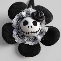 Skull  Blume Stoff schwarz weiss   mit  Rose  Totenkopf ,Haarspange ,cosplay, Spitze, Bild 2