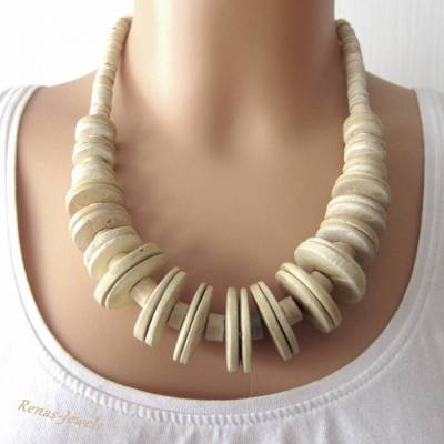 Holzkette beige – Handgefertigte Statement Kette aus Holzperlen & Holzscheiben Collier
