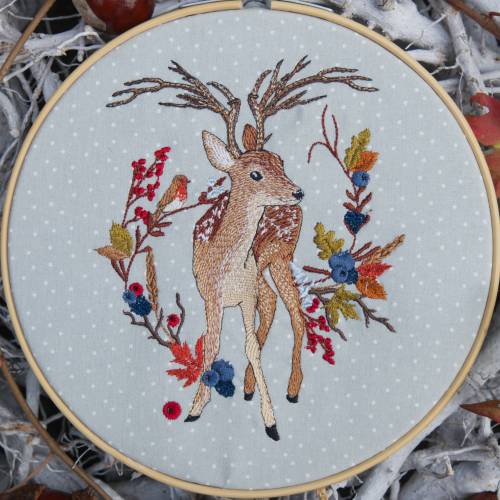 Stickdatei Hirsch im Beerenlaub