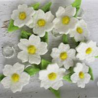 10 weiße Filzblüten zum Basteln und Dekorieren Bild 2