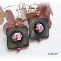 1 Paar Ohrhänger mit Perlmuttscheibe - Ohrringe,Geschenk,Glasperle,modern,schwarzblau,rosa Bild 1