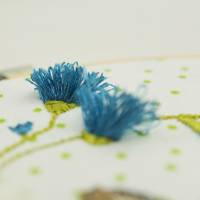 Stickdatei Hase mit Wildblumenkranz Bild 3