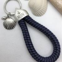 Schlüsselanhänger maritim aus Segelseil, Endstück "Moin", dunkelblau, versilberte Anhänger: zwei Muscheln Bild 1