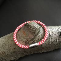 Rot-weißes maritimes Segelseilarmband mit Edelstahlverschluß mit Gravur „Anker“ Bild 3