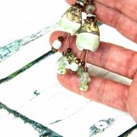 lässige boho ohrringe, geschenk, ohrhänger keramikblüten, glasperlen grün, braun Bild 3