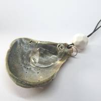 Großer Upcycling Kettenanhänger mit Muschel und Perlen,  nachhaltiger Schmuck Bild 9