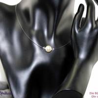 Schwebende Perle begleitet von Kristallen. Schöne schlichte Kette mit einer fliegenden Perle + 2 - Für Dich angefertigt Bild 2