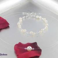 Schwebende Perle begleitet von Kristallen. Schöne schlichte Kette mit einer fliegenden Perle + 2 - Für Dich angefertigt Bild 3