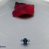 Schwebende Perle begleitet von Kristallen. Schöne schlichte Kette mit einer fliegenden Perle + 2 - Für Dich angefertigt Bild 7