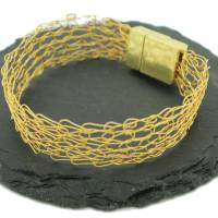 modernes Damen-Armband in Gold, gestrickt aus 24ct vergoldetem Draht von bcd manufaktur Bild 1