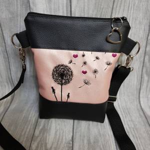 Kleine Handtasche Pusteblume mit Herzen rosa Umhängetasche Dandelion rosa schwarz Tasche mit Anhänger Kunstleder Herz Bild 6