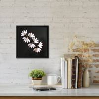 Zarte Blüten auf schwarz // 3D-Wandbild im Objektrahmen Bild 1