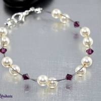 Brautschmuck - Luftig, filigranes Brautarmband mit amethystfarbenen Kristallen und Perlen passend zum Brautkleid Bild 2