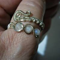 Ring mit Mondstein weiß im Spiralring Paisley silberfarben boho verstellbar Daumenring Bild 7