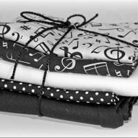 NOTEN - 5tlg Stoffpaket in schwarz weiß aus Baumwolle, 70 x 50cm, für Patchwork und Deko, Musik Bild 2
