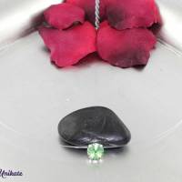 fliegender Stein peridot, transparente Kette hellgrün - Der Klassiker - Nylonkette mit grünem fliegenden Stein Bild 1