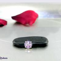 fliegender Stein violett, transparente Kette - Der Klassiker - Nylonkette mit violettem fliegenden Stein, zartlila Bild 1