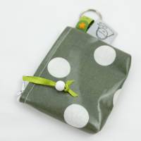 Tampontäschchen oder Geldbeutel m.Schlüsselring, beschichte Baumwolle, olivgrün mit weißen Tupfen Bild 1