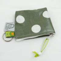 Tampontäschchen oder Geldbeutel m.Schlüsselring, beschichte Baumwolle, olivgrün mit weißen Tupfen Bild 2