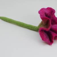 Kugelschreiber Blume aus Filz, Geschenkidee für ein besonderes Schreibgerät. Filzblüte, Stift, Schreibutensilien Bild 2