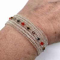 Drahtgestricktes Armband, silberfarben mit Perlen Bild 2