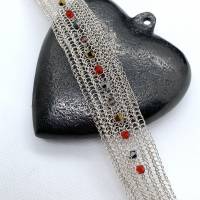 Drahtgestricktes Armband, silberfarben mit Perlen Bild 4