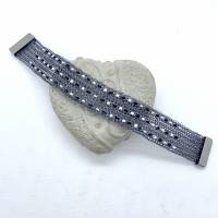Drahtgestricktes Armband, graphitgrau mit Roncailles-Perlen Bild 4