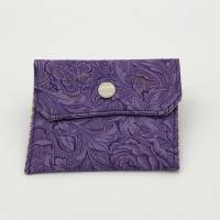 Einfacher Geldbeutel, Kartenetui, in lila mit Blumen-Muster, mit Druckknopf Bild 1