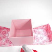 Geschenkbox zum Valentinstag oder Muttertag mit einer kleinen Maus auf einem Herz Bild 4