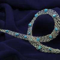 Türkis-Collier für Damen - gestrickt aus versilbertem Draht mit Türkissplittern und Magnetverschluss - bcd manufaktur Bild 2