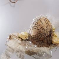 Unikat Osterei im Shabby-Stil mit Perlen Federn alten Buchseiten Osterdeko Bild 3